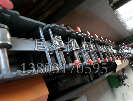 鋼質(zhì)卷簾門(mén)成型機(jī)