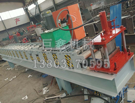 工地圍擋機(jī)器